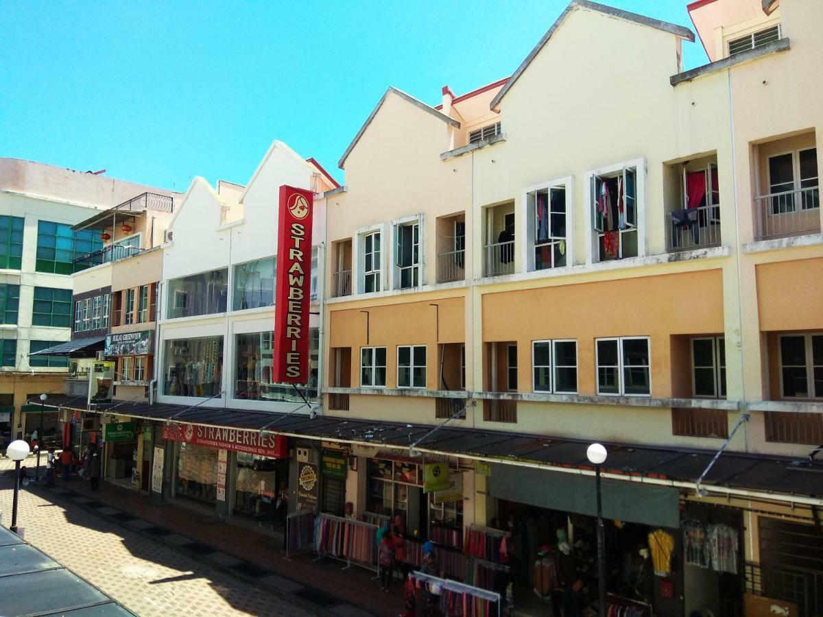 Sandakan Backpackers Hostel Екстер'єр фото